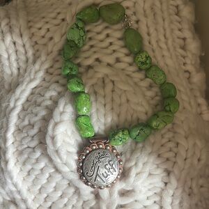 Western Green Turquoises Necklace with Elegant Design